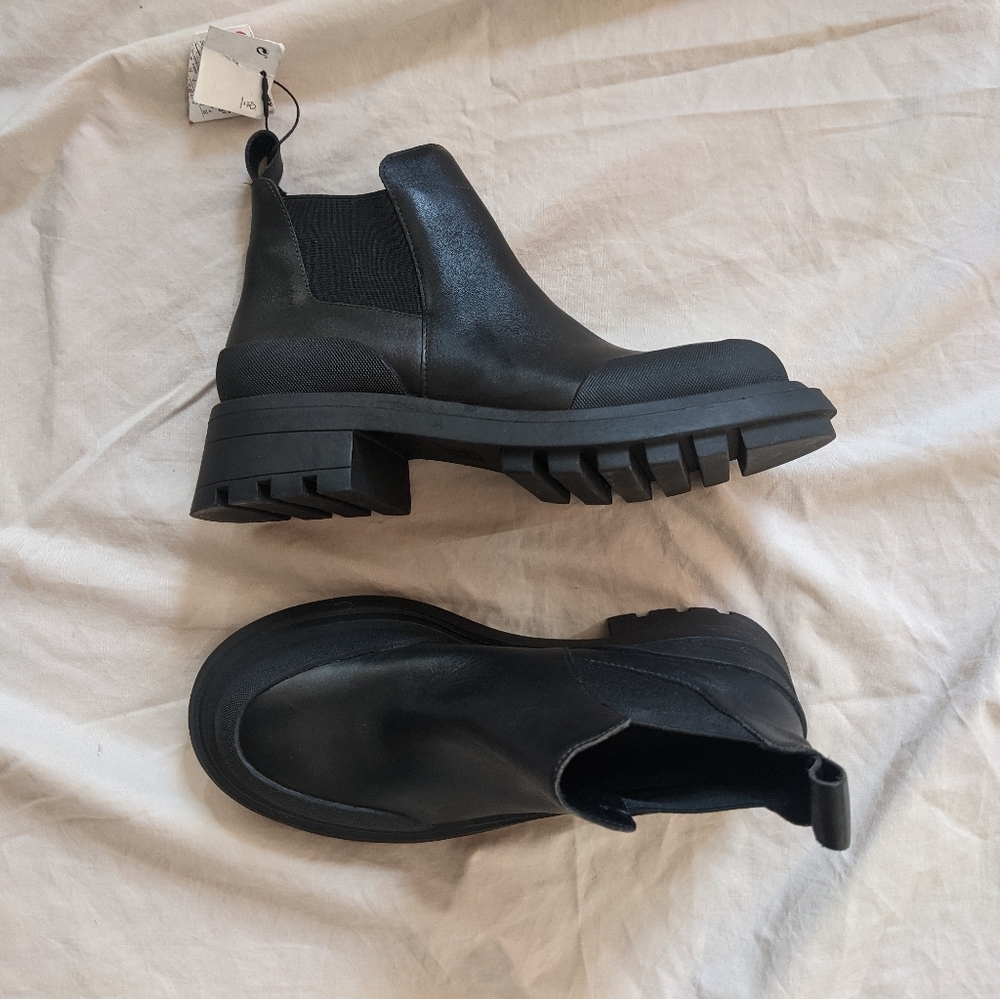 NWT Zara rubberized leather ankle boots size 37 vlogger copenhagen street style